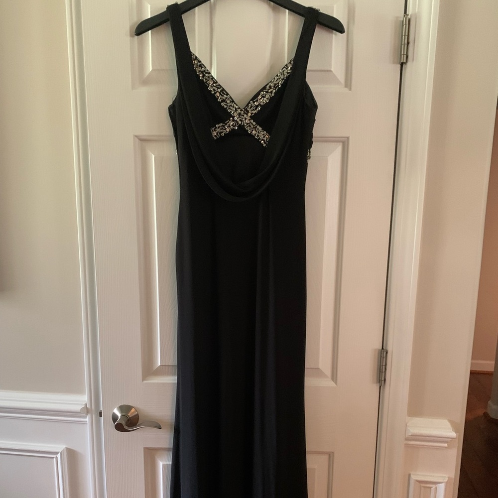 Betsy Adam Evening Gown, size 4
Black
Excellent condition
Poliester, spandex